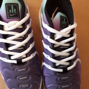 Womens Nike vapormax plus